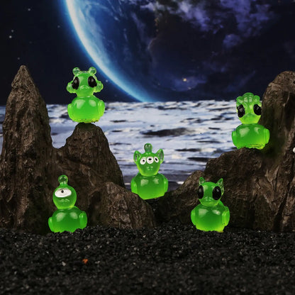 Mini Alien Resin Ducks, Fun Space-Theme Festive Decorations, Quirky Desk Ornaments,…